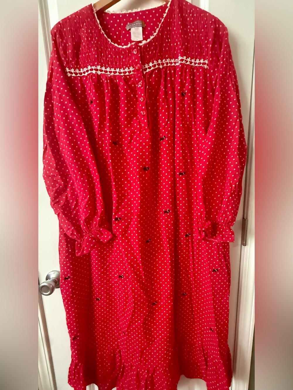 Laura Scott 100% cotton flannel nightgown in women’s size Large